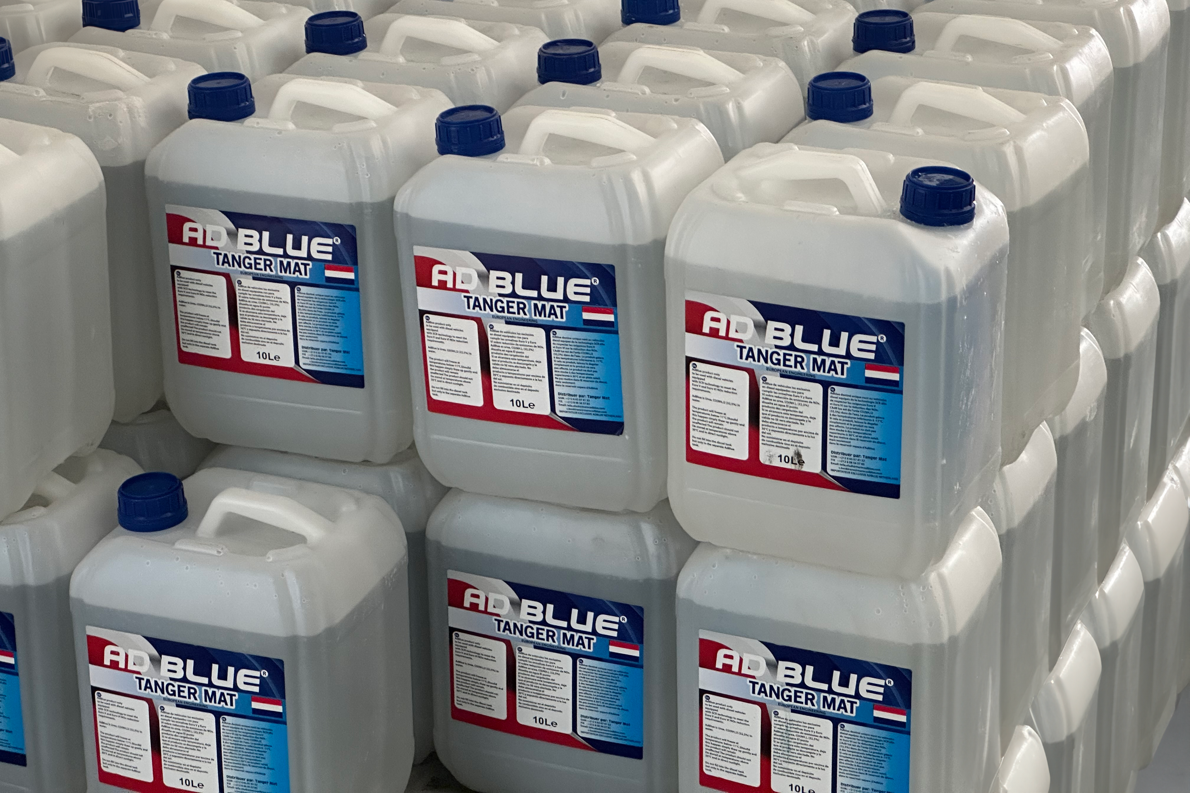 bidons de 10 litres de liquide AdBlue